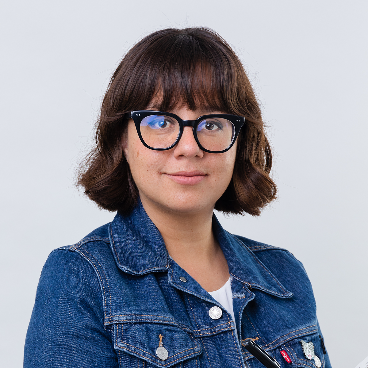 Abril Posas, Writer