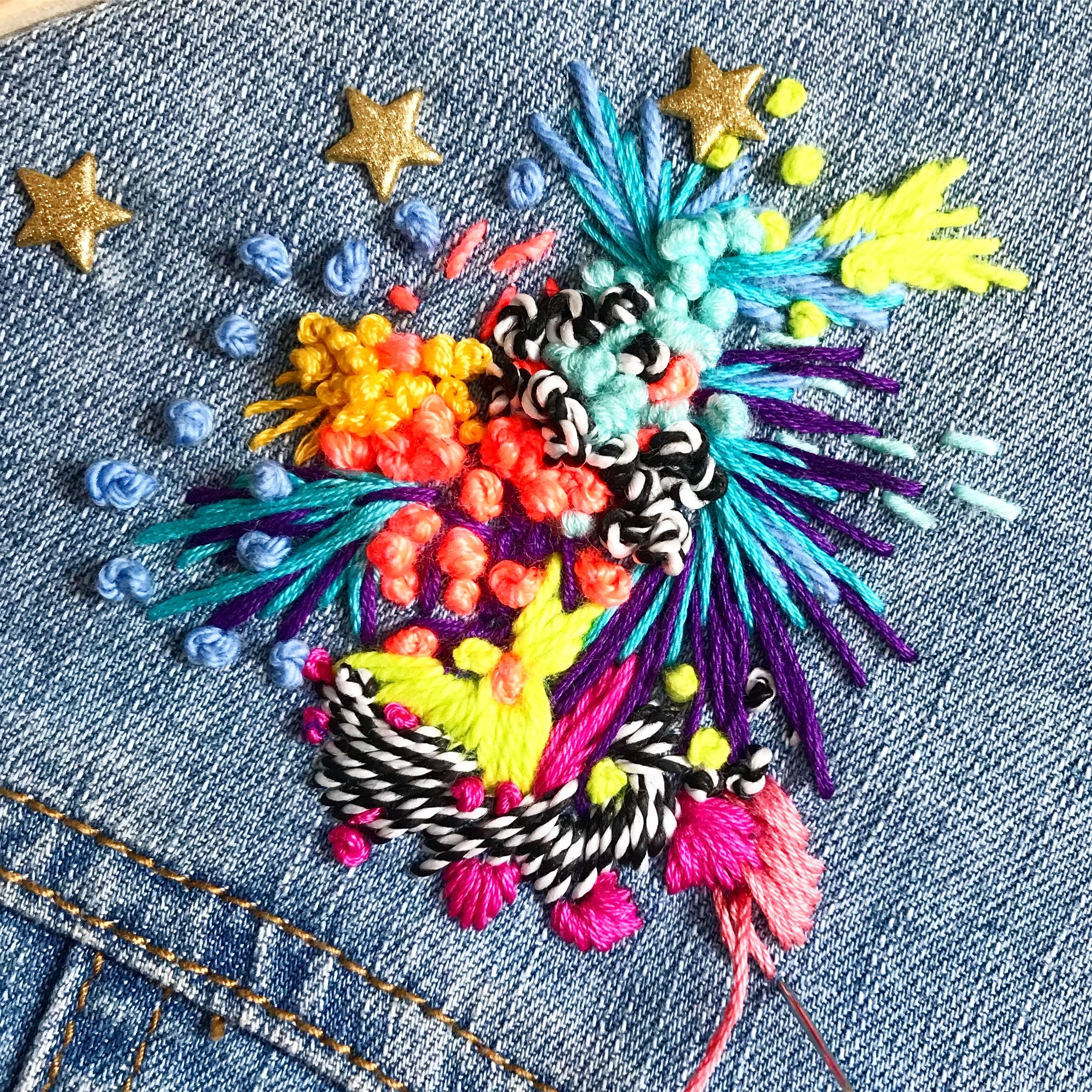 Chaqueta Denim intervenida con bordado creativo -2- Domestika