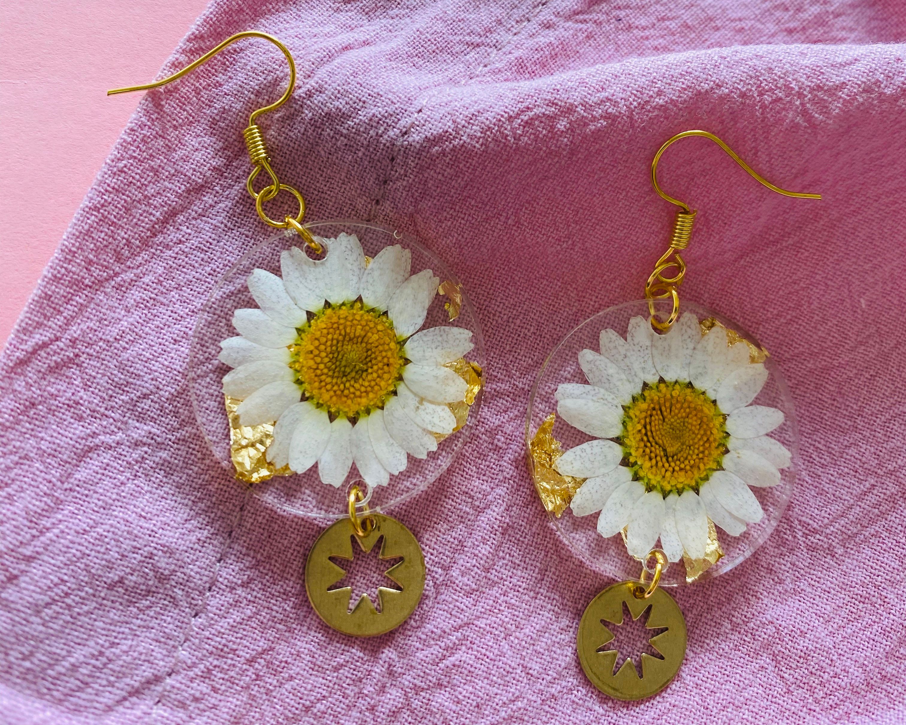 2. Step-by-Step Resin Jewelry Design: Mia Winston-Hart