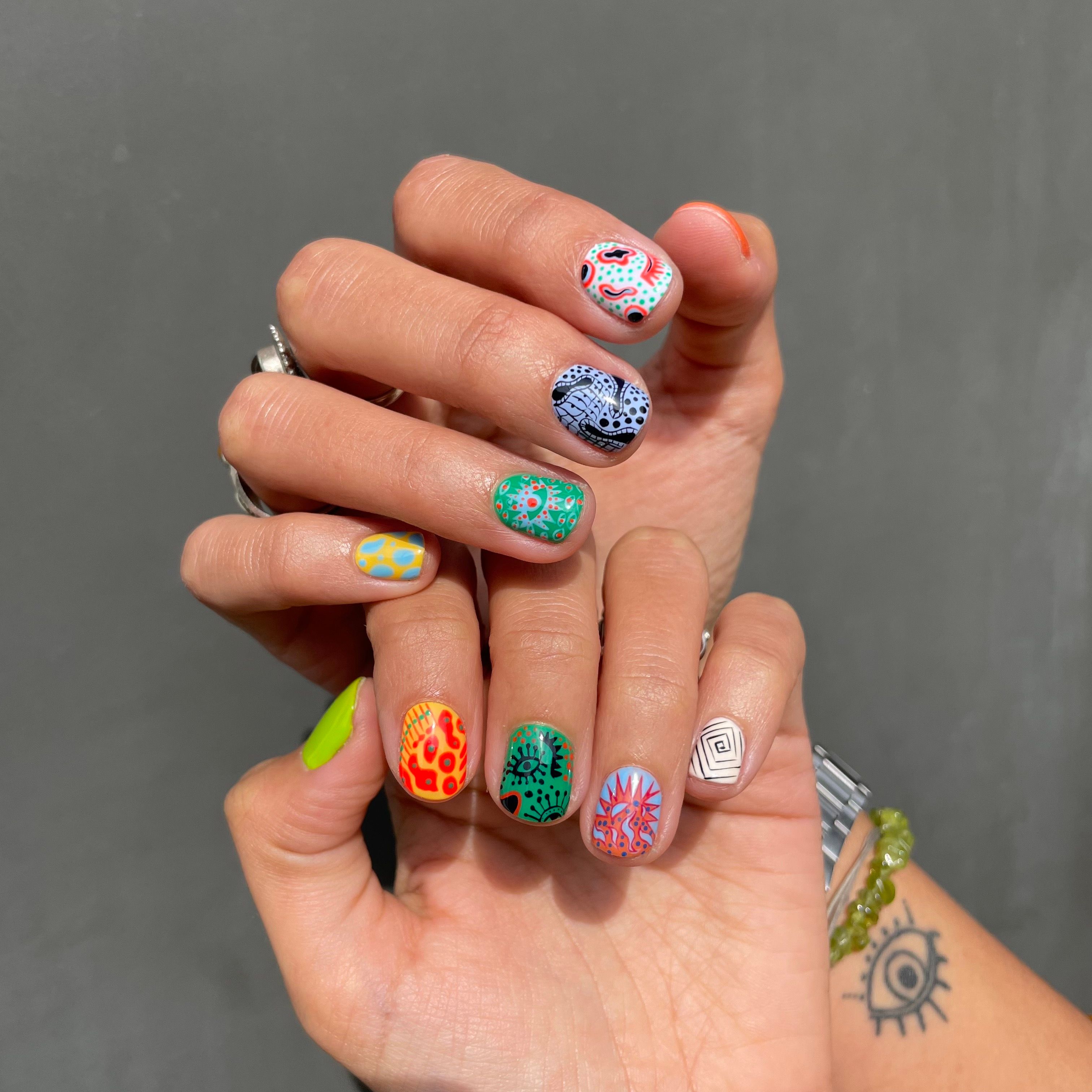 6. Paso a Paso en el Dominio del Nail Art: Violetta Kurilenko