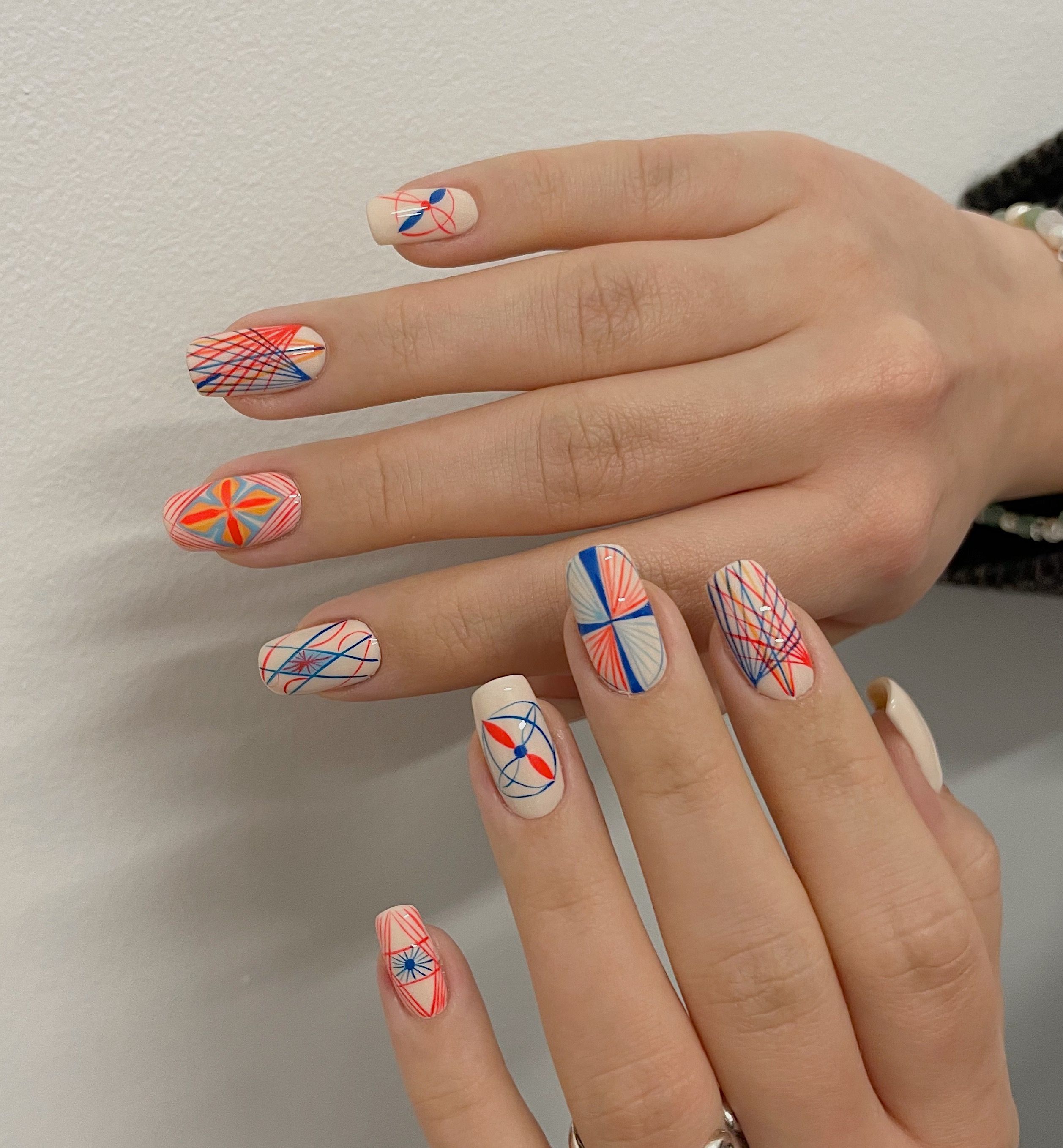 Introducción al Nail Art - Guía experta de Violetta Kurilenko en Domestika Introducción al Nail Art - Guía experta de Violetta Kurilenko en Domestika