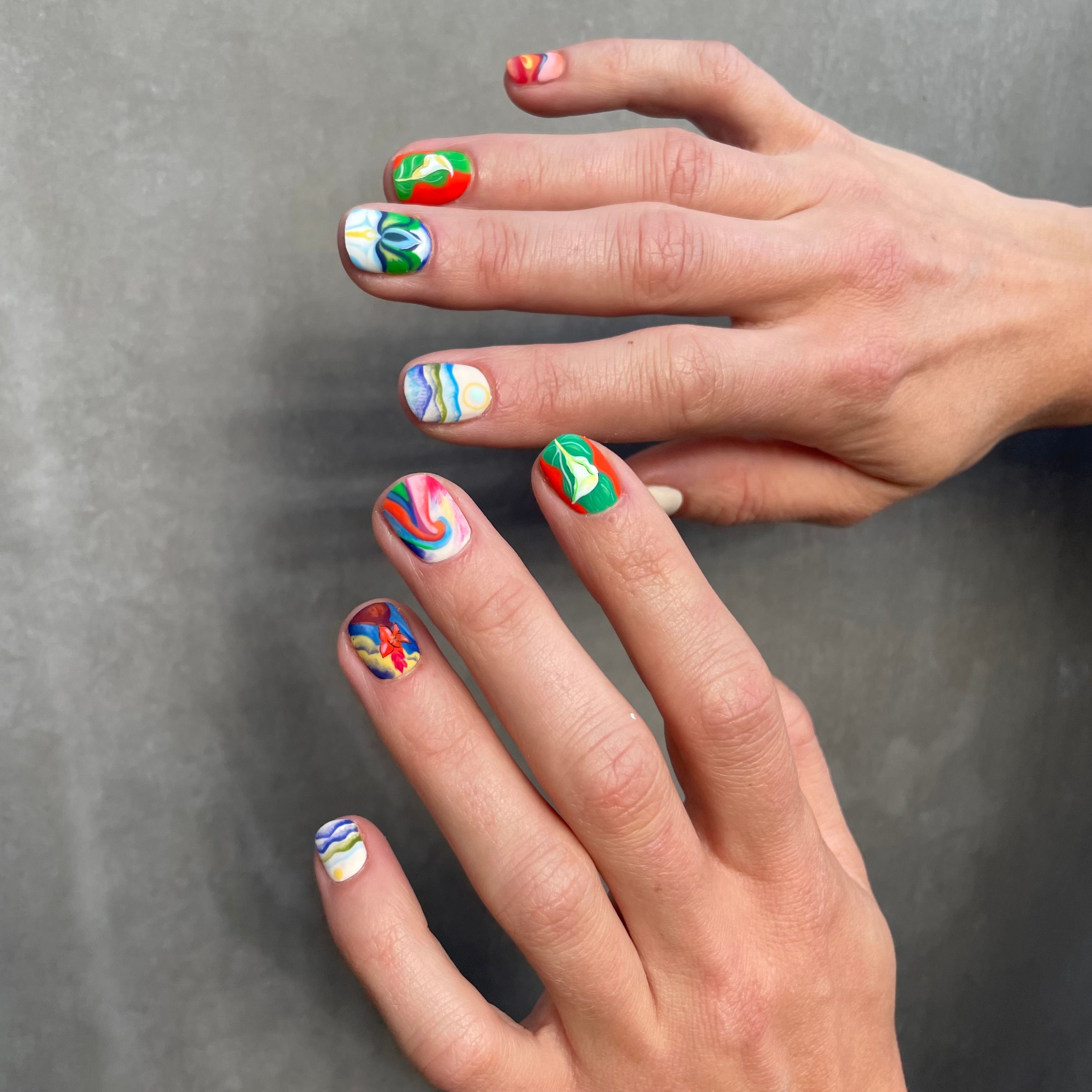 2. De lo Básico a lo Espectacular: Aprende Nail Art con Violetta Kurilenko