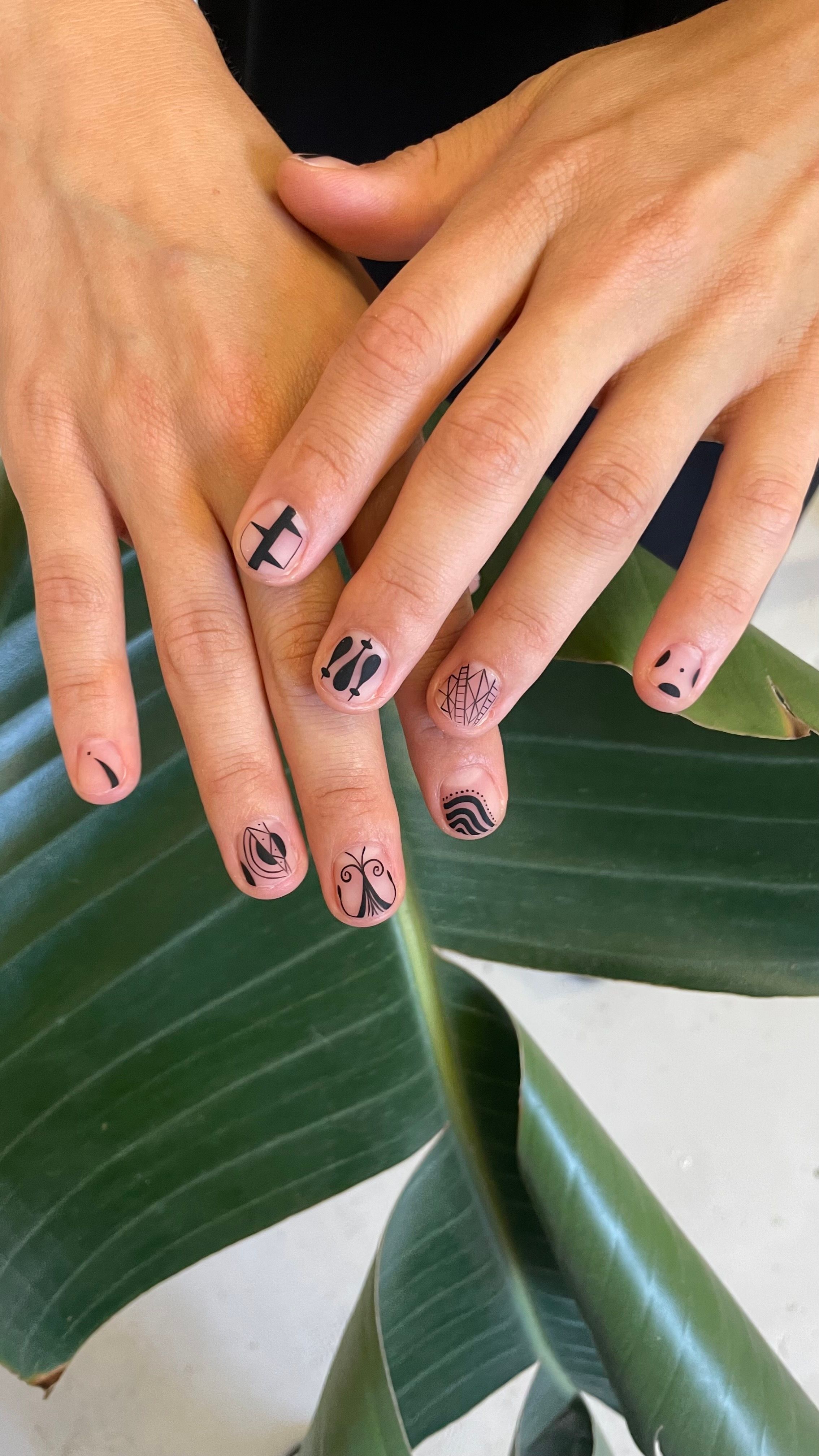 8. Nail Art para Principiantes: El Curso de Violetta Kurilenko