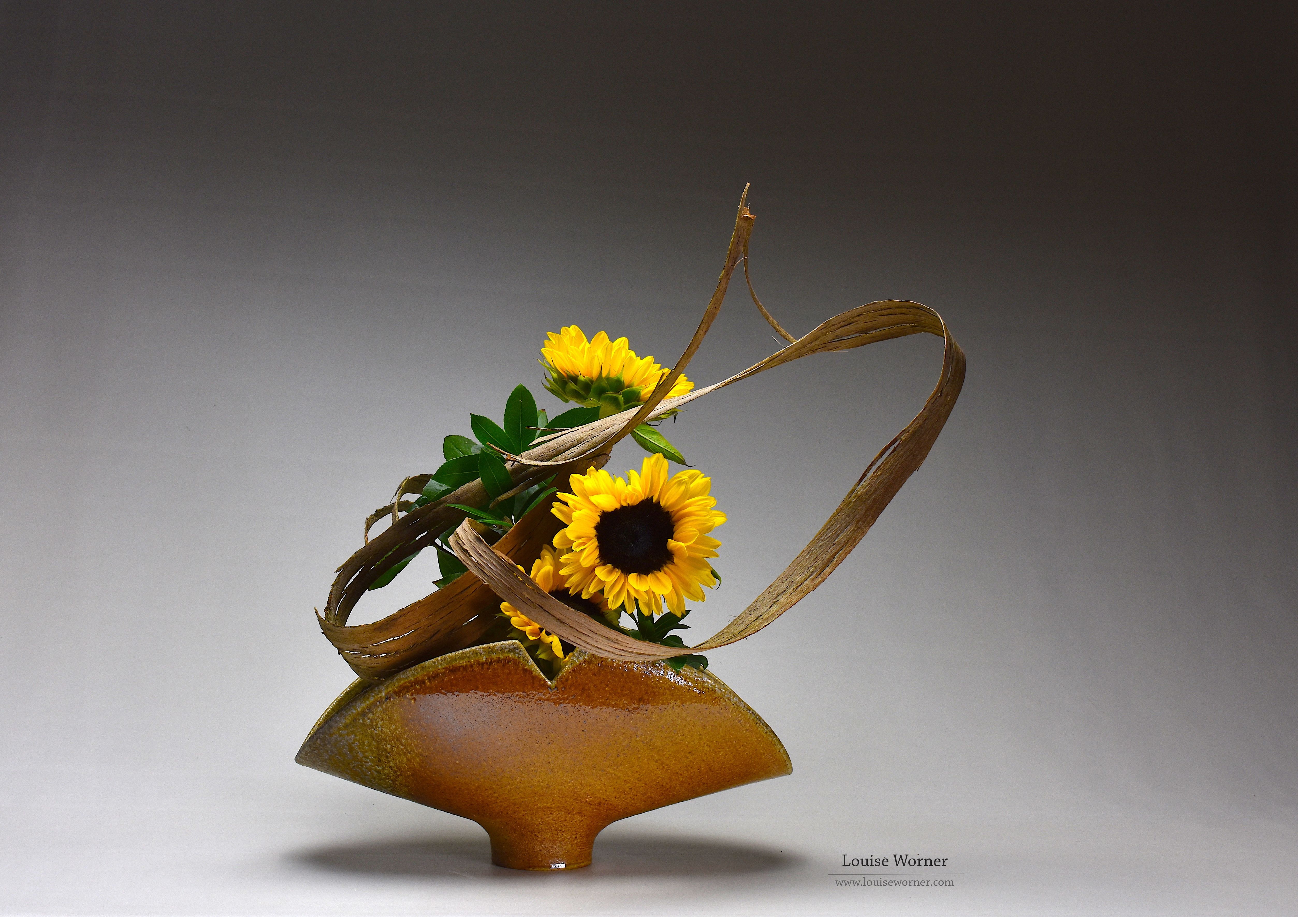 18. Express Creativity Through Ikebana: Louise's Techniques