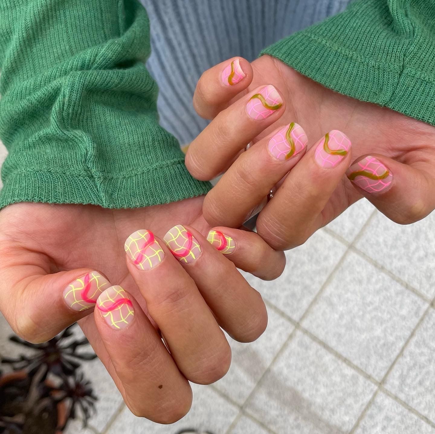 9. El Arte de las Uñas Expresivas: Crea con Violetta Kurilenko