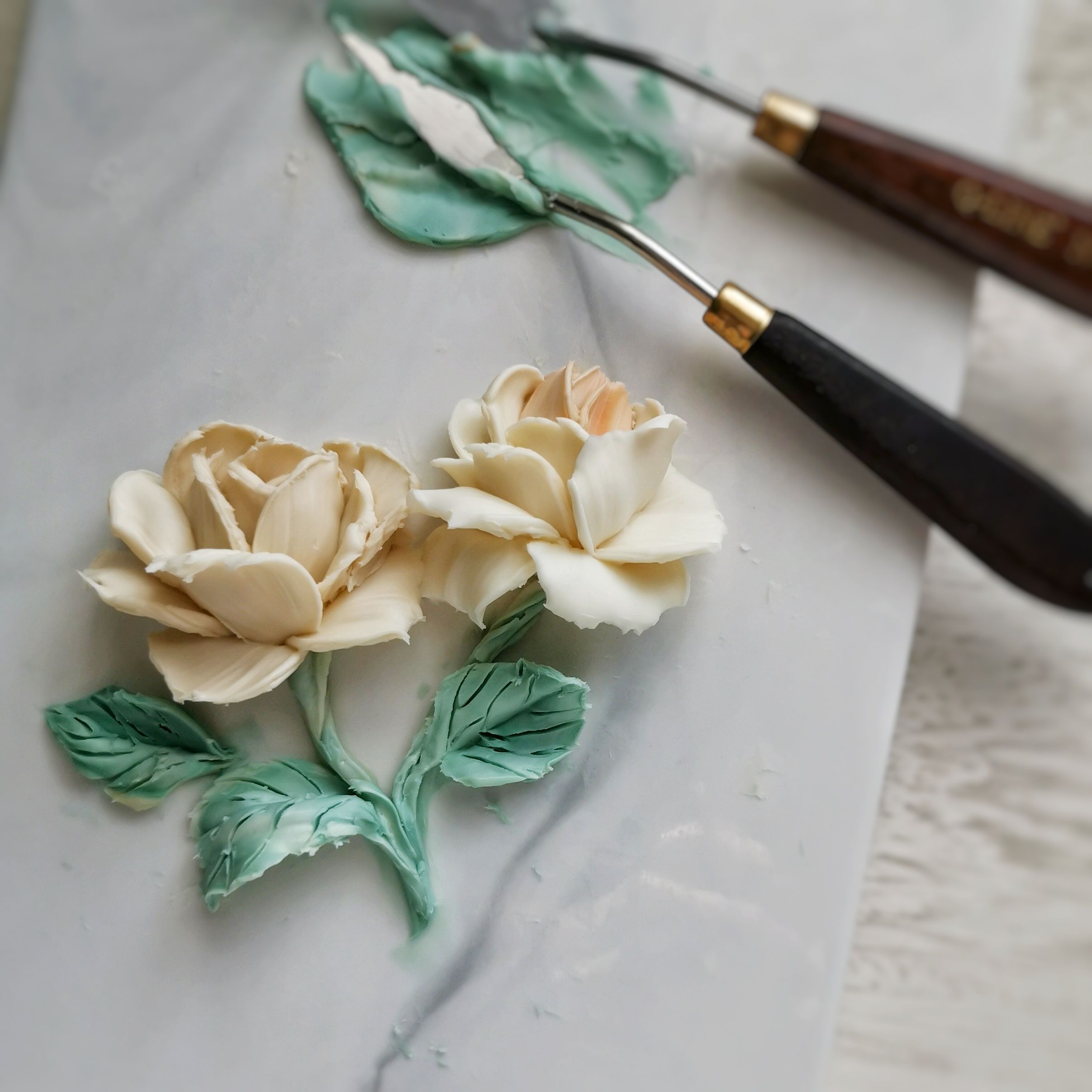 Add Artistic Flair to Your Cakes: KWUN's Techniques by Butter Blossoms (KWUN)