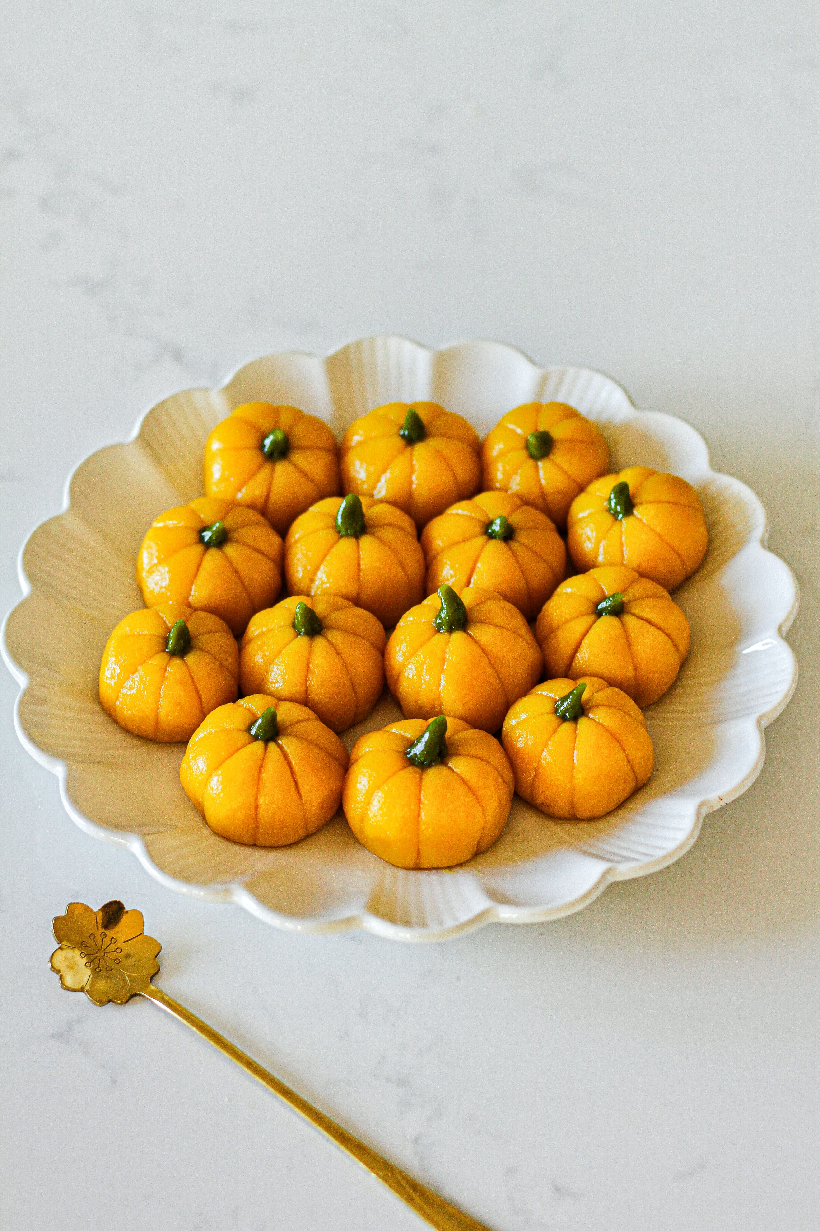 Express Creativity Through Vegan Food: Elle's Techniques by Elle Luan (veganbunnyelle)