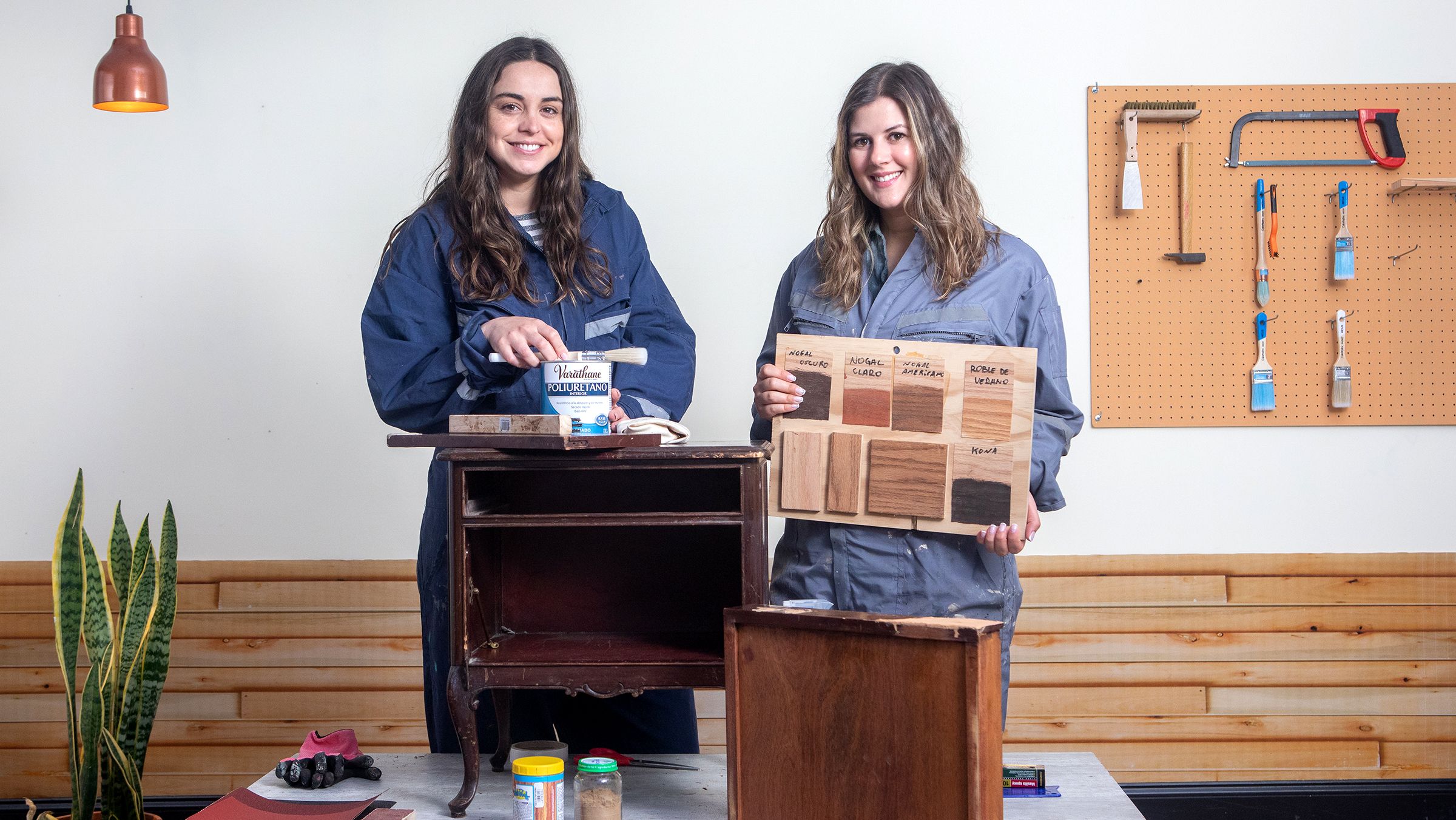 Step-by-Step Furniture Refurbishment for a Washed-Wood Effect