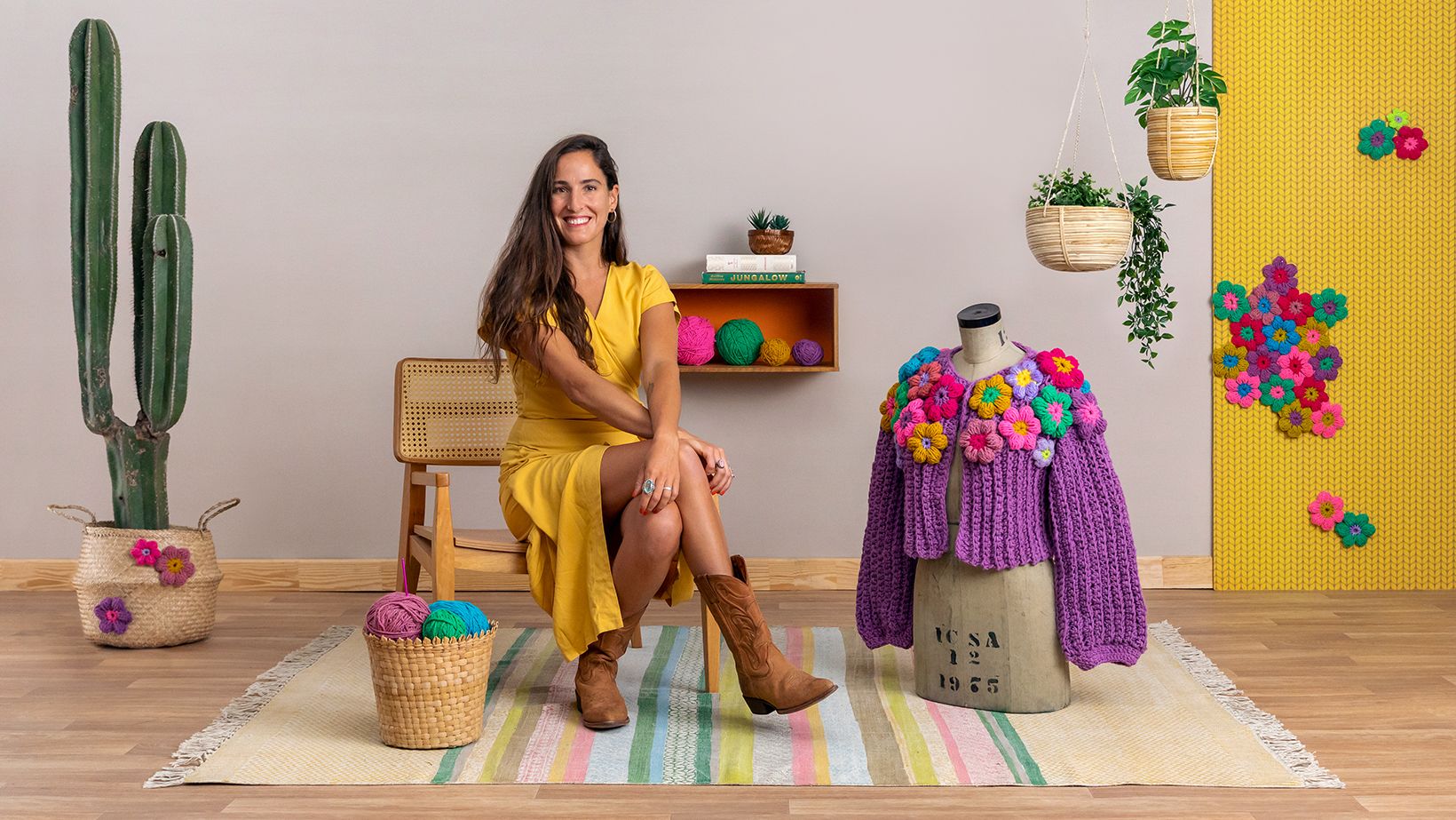 Crochet: teje un suéter colorido con aplicaciones florales