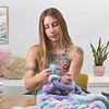 Introduction à l’arm knitting et à la teinture de la laine. Un cours de Craft de Javiera Ortiz