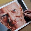 Malcolm McDowell en Lápices de Colores. Un proyecto de Ilustración tradicional, Dibujo a lápiz, Dibujo, Dibujo de Retrato, Dibujo artístico, Dibujo realista, Dibujo anatómico, Dibujo con lápices de colores y Bellas Artes de Néstor Canavarro - 11.02.2018