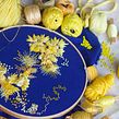 Obra bordada con gamas de amarillo sobre Lino Azul. 3D, Street Art, Fine Arts, Embroider, Concept Art, Sewing, Creativit, and Design project by Josefina Allendes - 05.02.2019