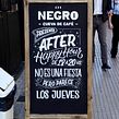 Pizarras - Negro, cueva de café . Br, ing e Identidade, Caligrafia, e Lettering projeto de Ximena Jiménez - 07.05.2019
