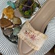 Sandalias Bordadas de Donna Cattiva. Un progetto di Belle arti, Ricamo, Creatività, Design e Design di scarpe di Josefina Allendes - 03.07.2019