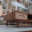 Mesa de Centro Matías (Roble y Mañío). Artesanato, Design e fabricação de móveis, e Design de produtos projeto de Patricio Ortega (Maderística) - 22.08.2019