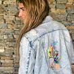Chaqueta Denim intervenida -3-. Un progetto di Belle arti, Ricamo, Creatività, Design e Fashion design di Josefina Allendes - 26.11.2019