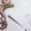 Sur Beach House Ein Projekt aus dem Bereich Br, ing und Identität, Kunstleitung, Logodesign, Grafikdesign und Traditionelle Illustration von Monotypo Studio - 02.02.2020