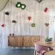 Craveiral Farmhouse (Alentejo): painel em macramé com crochet e divisórias de macramé. Arts, Crafts, Fiber Arts, Textile Design & Interior Design project by Diana Cunha - 09.03.2020