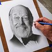 Marcos Mundstock - retrato en grafito. Un proyecto de Bellas Artes, Dibujo, Dibujo a lápiz, Dibujo artístico y Dibujo realista de Néstor Canavarro - 05.05.2020