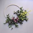 Paper foliage hoop wreath. Projekt z dziedziny Craft,  Dekoracja wnętrz i Papercraft użytkownika Eileen Ng - 21.07.2020