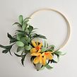 Paper flower hoop wreath: 3 yellow flowers. Projekt z dziedziny Craft,  Dekoracja wnętrz i Papercraft użytkownika Eileen Ng - 21.07.2020