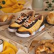"Castaño" Bakery. Un progetto di Design di scarpe, Direzione artistica, Fotografia di prodotti, Fotografia, Artigianato, Costume design e Packaging di Juan Pablo Bello (MYSNKRS Customs) - 27.08.2020
