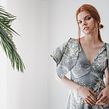 VESTINO TRÓPICA ESCOTE V VOLUMEN MANGAS TEXTURA. Un proyecto de Diseño y Diseño de moda de Natalia Londoño - 01.06.2018