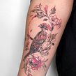 Gorrión entre flores. Een project van  Tatoeageontwerp, Traditionele illustratie y  Botanische illustratie van Icarus - 08.03.2021