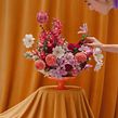 BOUQUETS ET COMPOSITIONS . Un projet de Décoration, Décoration d'intérieur, Design d'intérieur , et Scénographie de Justine Beaussart - 19.04.2021