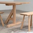 Trestle Table. Artesanato, Design e fabricação de móveis, Design de interiores, e Marcenaria projeto de Bibbings & Hensby - 19.04.2021