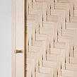 Splint Peg Cabinet. Un proyecto de Diseño y creación de muebles					 de Heide Martin - 20.04.2016