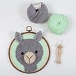 Proyecto Alpaca de Domestika. Een project van Speelgoedontwerp, Textiel, Borduurwerk y DIY van Jocelin Gonzalez - 12.05.2021