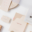 The Garret. Un projet de Design , Gestion de la conception, Br, ing et identité, Webdesign, Conception éditoriale, Réseaux sociaux, Communication, Direction artistique, Photographie de produits , et Photographie de Paloma Avila Pino - 20.06.2021