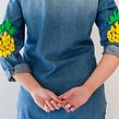 Pineapple elbow patch embroidery. Un progetto di Ricamo, Creatività, Fashion design e Artigianato di Gaia Segattini - 02.08.2021