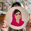 Malala. Bordado, Pintura em aquarela, e Desenho projeto de Mariah Escossia - 11.08.2021