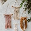 Kleine Wandbehänge . Een project van Macramé van Lara Pertschy - 30.08.2021