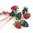 Macrame 3D Berry Sculptures . Un proyecto de Macramé, Tejido y 3D de String Theories Fiber Design - 29.01.2021