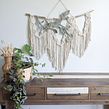 Macrame Flower Crown Wall Hanging . Un proyecto de 3D, Macramé y Tejido de String Theories Fiber Design - 04.10.2021