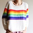 RAINBOW SWEATER. Un proyecto de Diseño de vestuario y Artesanía de Morgane Mathieu - 13.12.2021