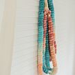 Candy Necklace - Soft Macrame Wall Sculpture. Een project van Macramé, Craft y  Creativiteit van Demi Mixon - 16.12.2021