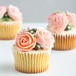 Pink Floral Cupcakes Ein Projekt aus dem Bereich Design, H und werk von Liz Shim - 11.01.2022