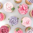 Buttercream Flower Cupcakes. Un proyecto de Diseño y Artesanía de Liz Shim - 11.01.2022