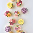 Buttercream Flower Cupcakes. Un proyecto de Diseño y Artesanía de Liz Shim - 11.01.2022
