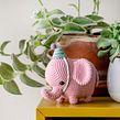 Elvie l'elefante / Elvie the elephant. Design de personagens, Criatividade, DIY, Crochê, e Amigurumi projeto de Ilaria Caliri - 20.01.2022