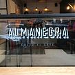 Rótulo Alma Negra . Projekt z dziedziny Design, T, pografia, T, pografia,  Kaligrafia,  Pismo dekorac, jne i Dekoracja wnętrz użytkownika Alina Kiliwa - 21.01.2022
