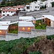 Casa en Pendiente. Un proyecto de Arquitectura, Diseño de complementos, Diseño industrial, Arquitectura interior, Diseño de interiores y Diseño de iluminación de El Sindicato Arquitectura - 10.07.2021