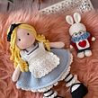 Alicia y el conejo blanco. Design, Amigurumi, Crochê, Design de personagens, Design de brinquedos, e Tecido projeto de Tutitas - 11.03.2022