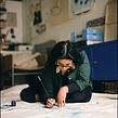 Artist Laxmi Hussain for Toast. Un proyecto de Fotografía, Fotografía de retrato y Fotografía analógica de Liz Seabrook - 27.04.2022