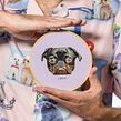 Toshi: My project for the course "Lively Pet Portraits: Fur Embroidery Techniques". Un projet de Artisanat, Broderie , et Design textile de Santo Cielo - 01.08.2022