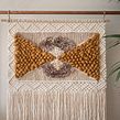 My project for course: Intro to Macraweaving: Make a Wall Hanging. Un proyecto de Diseño de complementos, Diseño de interiores, Decoración de interiores, Tejido, Macramé, Telar y Diseño textil de Fanny Zedenius - 25.08.2022